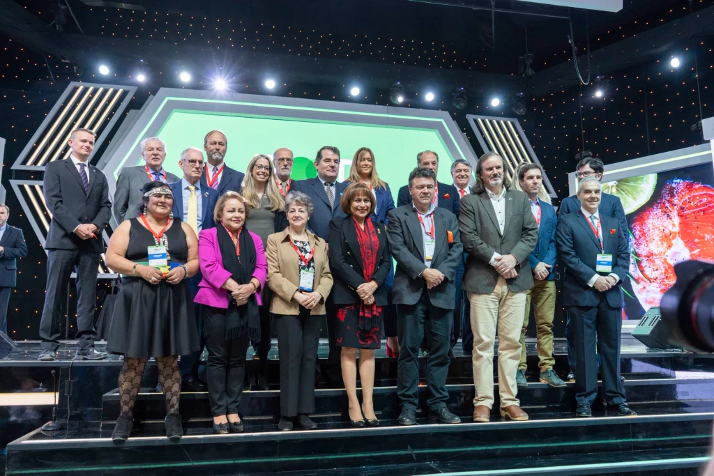 Autoridades y organizadores en el escenario de Espacio Food Service