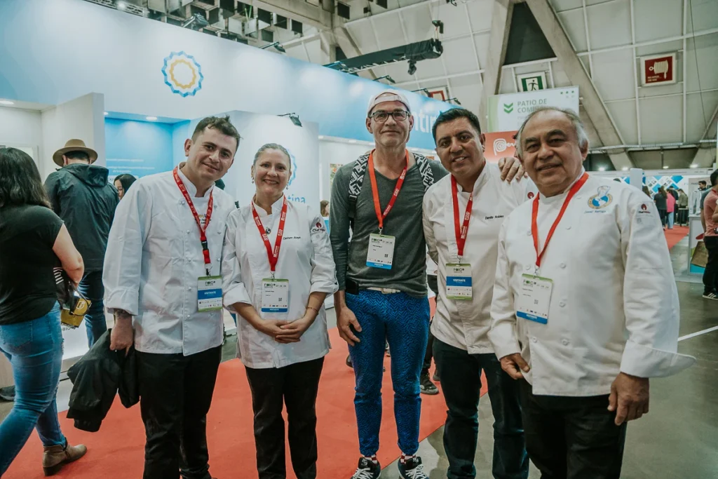 Chefs posando en el stand de Espacio Food Service
