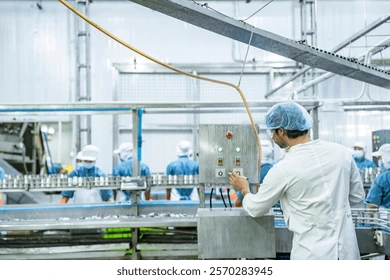 Planta de alimentos y bebidas con líneas de proceso