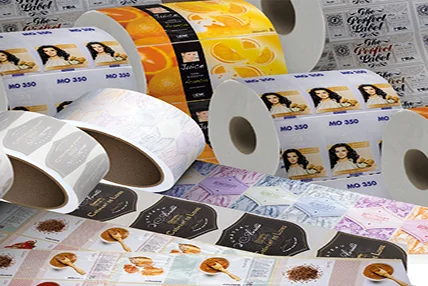 Rollos de etiquetas impresas en banda angosta